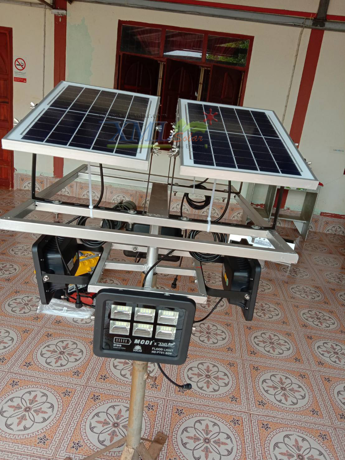 ไฟสปอตไลท์โซล่าเซลล์ 80 W. รุ่น Modi x XML (เเสง : ขาว) (1 เเถม 1)