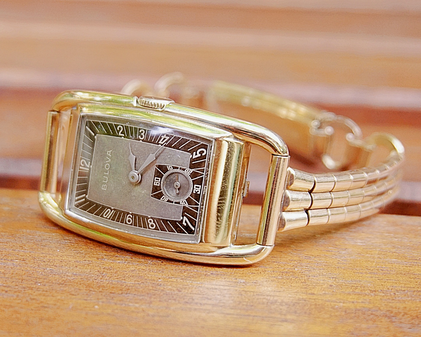 นาฬิกาเก่า BULOVA ไขลานสองเข็มครึ่ง พร้อมกล่อง