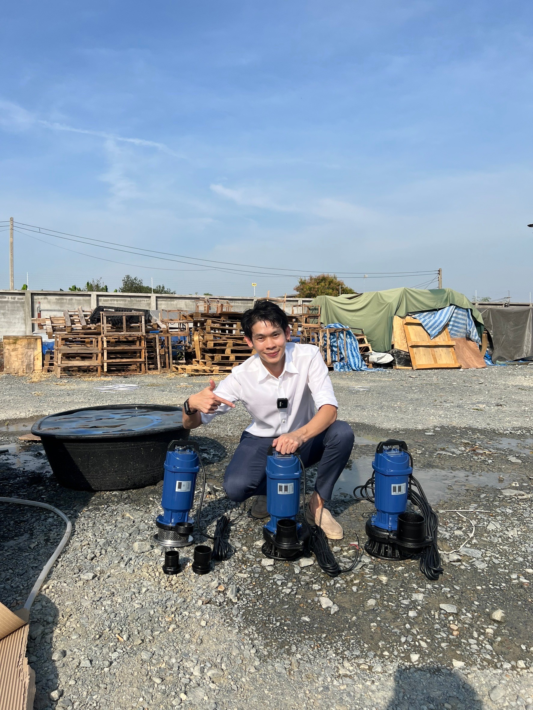 ปั๊มแช่อลูมิเนียม รุ่นสีน้ำเงิน 600W (ท่อ 2 นิ้ว) + เเผงโซล่าเซลล์ 450W (2 แผง)