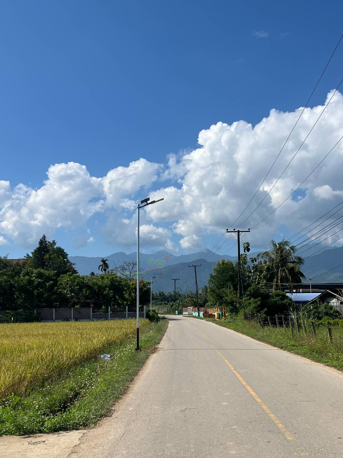 โคมไฟถนนโซล่าเซลล์ 600W รุ่น MD-SLT30-600W (แสง : ขาว)