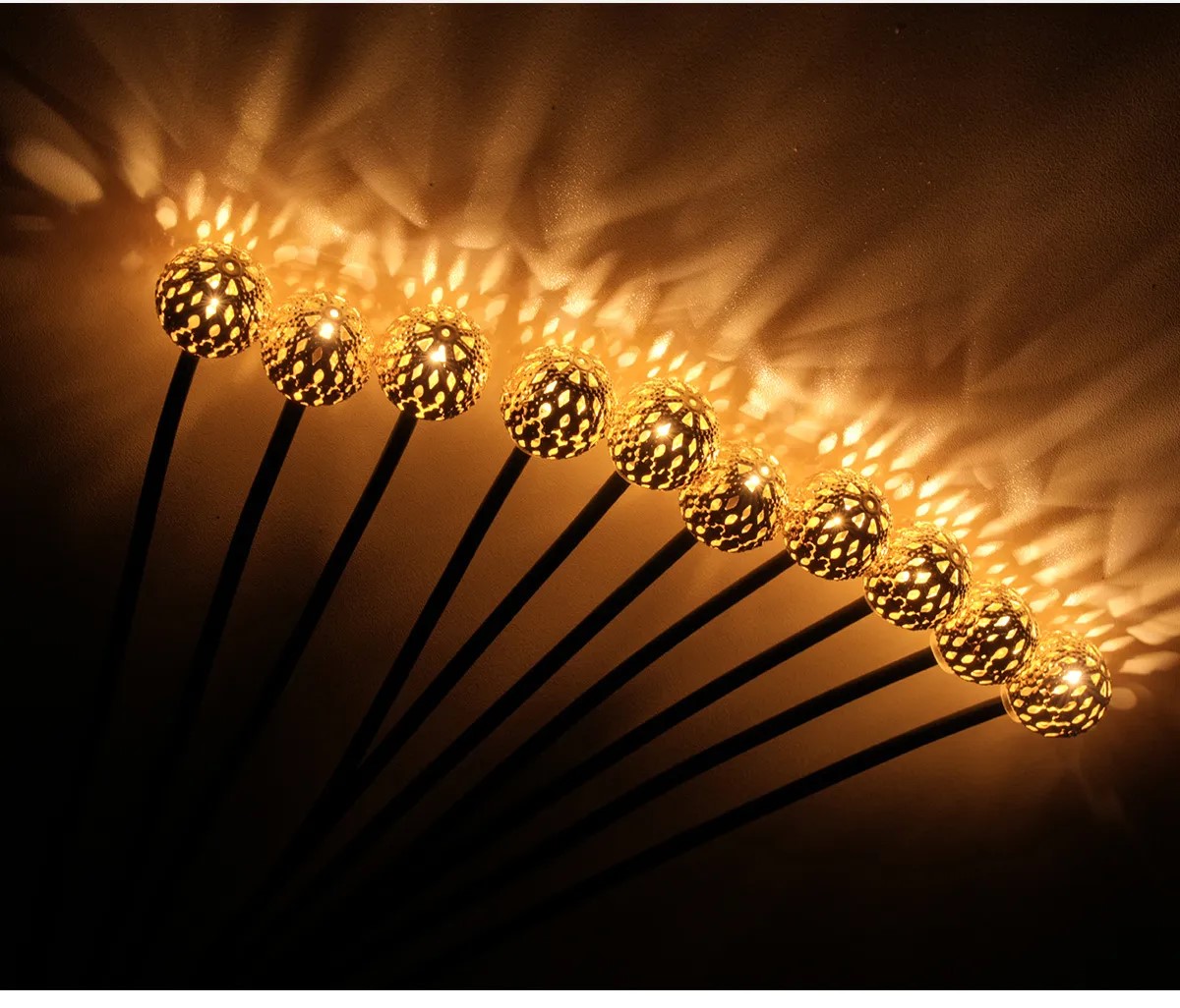 โคมไฟปักสนามโซล่าเซลล์ ทรงโมร๊อกโก รุ่น MD-SOLAR-C2011 (แสง : เหลืองวอมไวท์)(1 แถม 3)