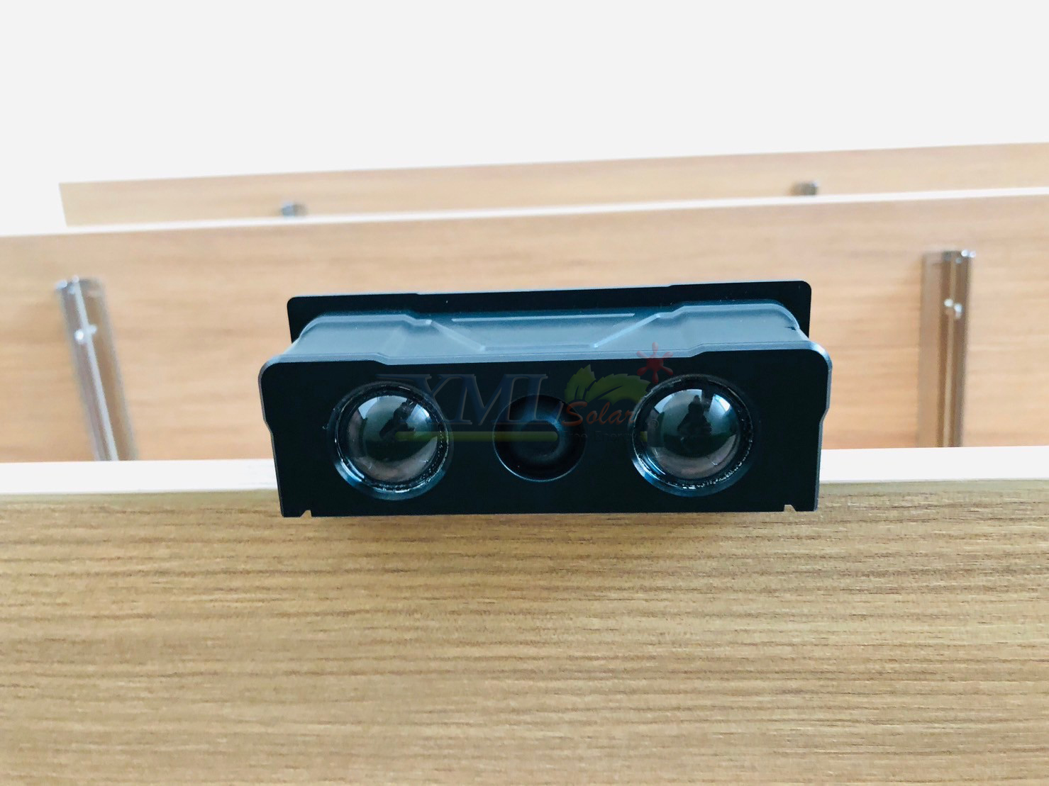 ไฟผนังโซล่าเซลล์ติดสันกำเเพง 2 LED (เเสง : เหลืองวอมไวท์) (1 เเถม 1)