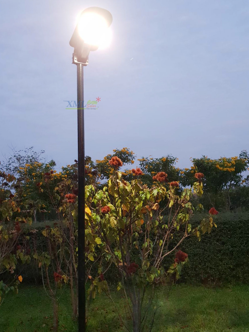 โคมไฟถนนโซล่าเซลล์ สีเทา 1200 lumens+Motion sensor (แสง ขาว )