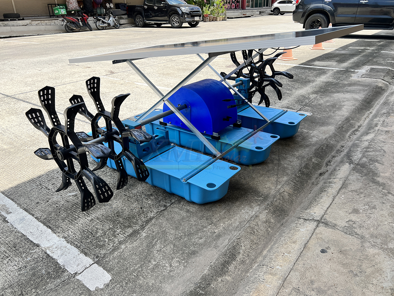 กังหันตีน้ำโซล่าเซลล์ รุ่นช้างน้อย 4 ใบพัด 3 ทุ่น