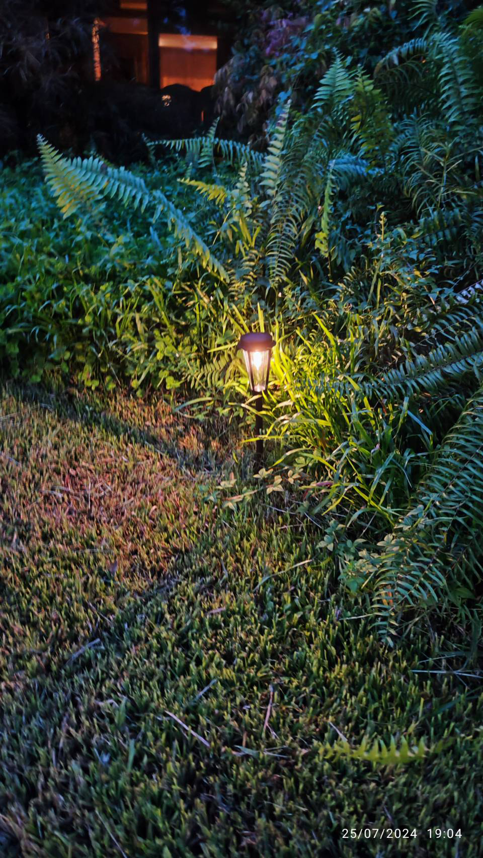 โคมไฟปักสนามโซล่าเซลล์ รุ่น MD-SOLAR-H1010 (แสง : เหลืองวอมไวท์)