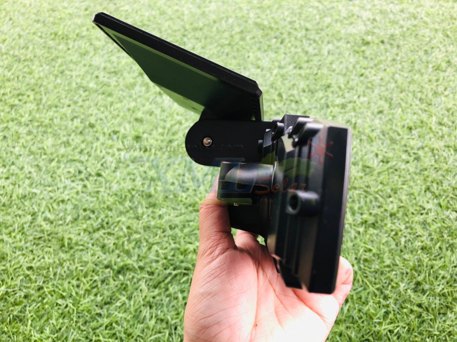 สปอร์ตไลท์ปักสนามโซล่าเซลล์ 350 LED + Motion Sensor (แสง : ขาว)