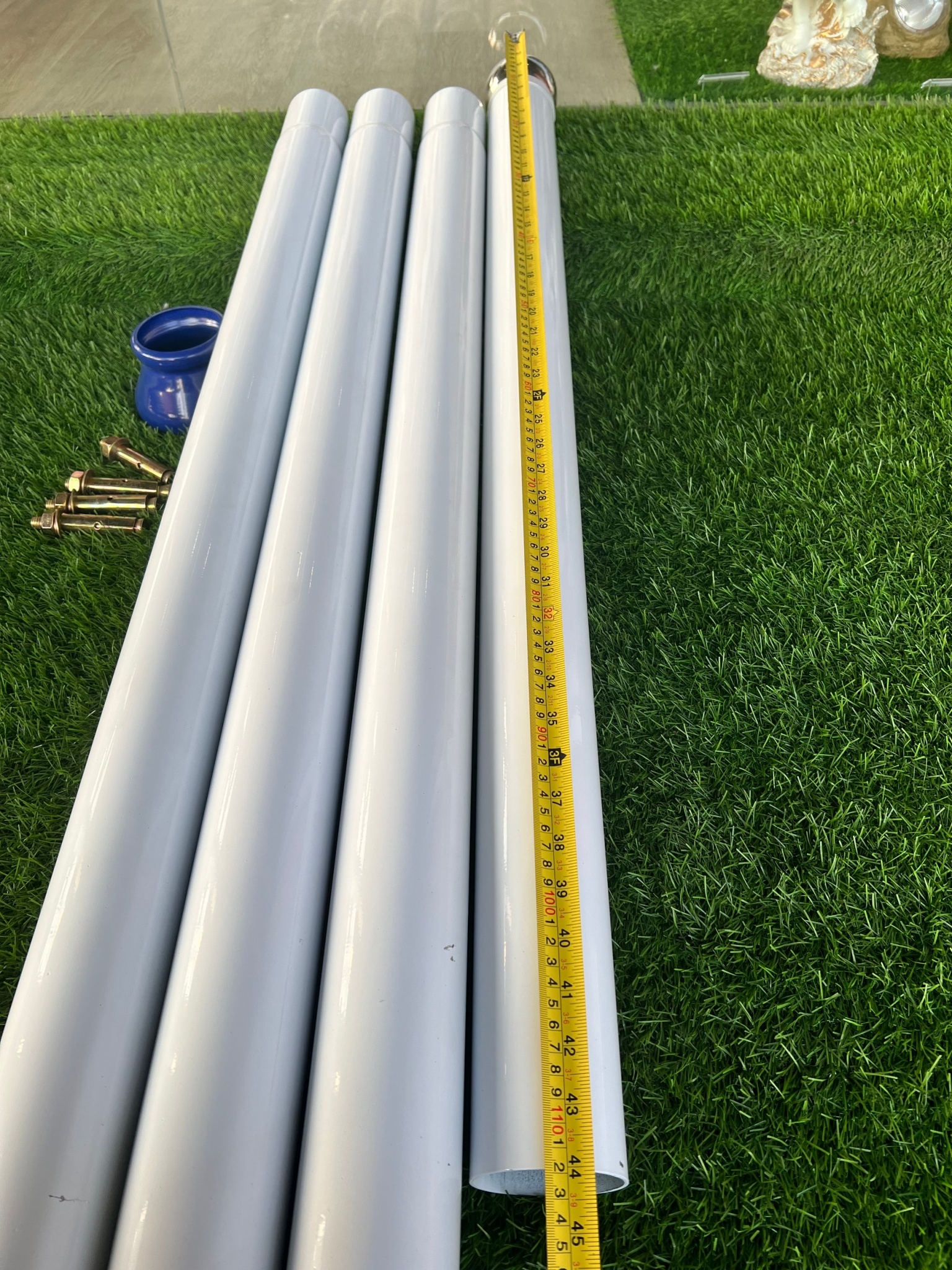 เสาไฟสนาม เหล็กพ่นสีขาว ฐานสีน้ำเงิน สูง 6 เมตร (ปลาย 3 นิ้ว)