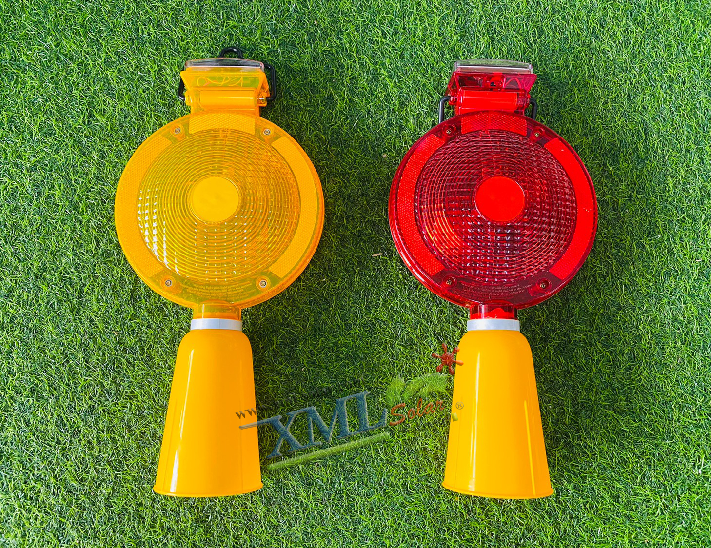 ไฟเตือนกรวย ทรงกลมใหญ่ พลังงานเเสงอาทิตย์ (เเสง : เหลืองวอมไวท์)