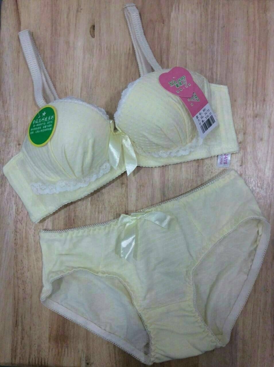 ชุดชั้นในงานเกาหลี มี 3 สี โอรส เหลือง น้ำเงิน มีไซส์ 32/70, 34/75 ราคาส่ง 3 ชิ้น (คละแบบได้) ราคาชุดละ 180 บาท