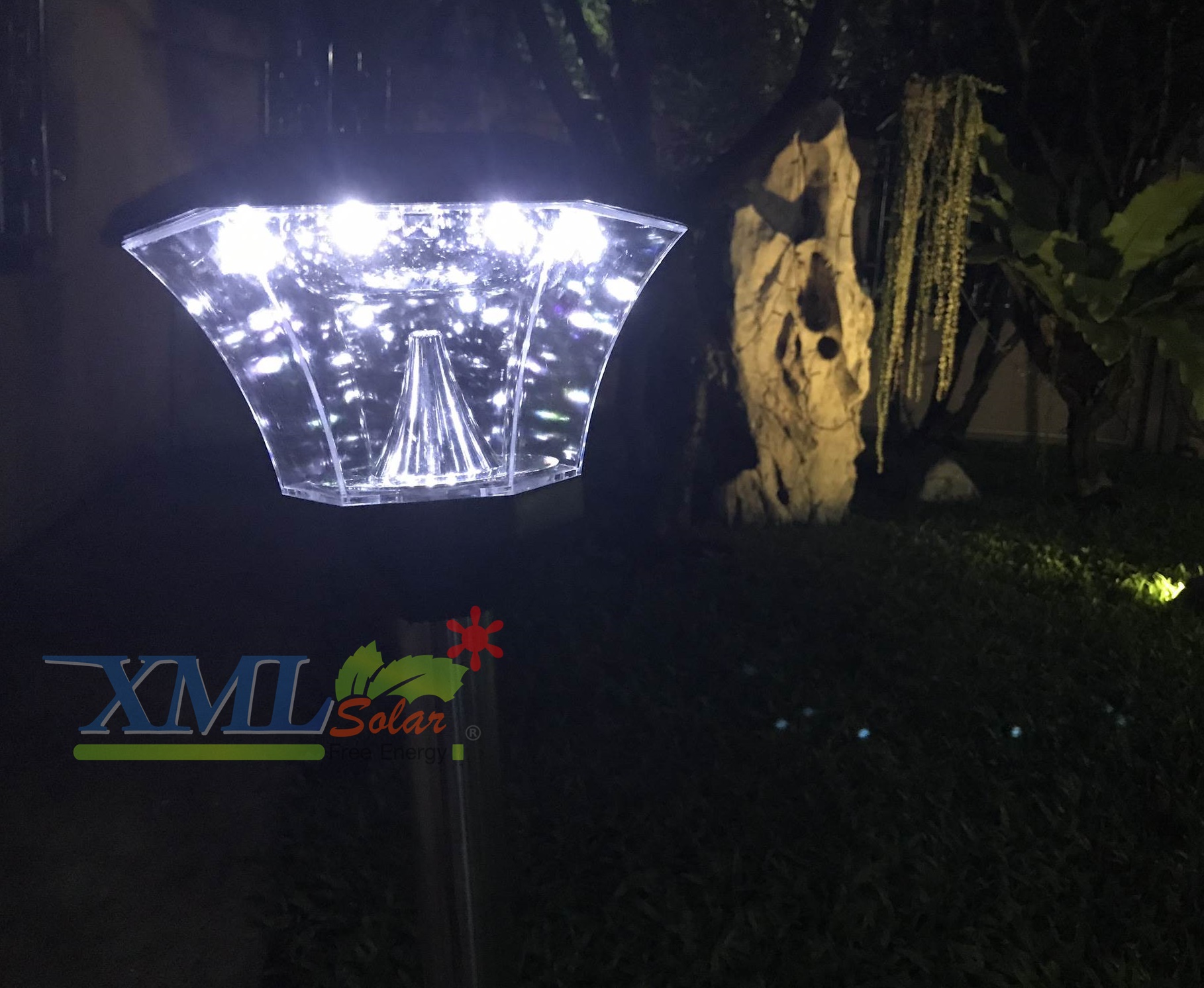 ไฟปักสนามโซล่าเซลล์ 8 Super SMD LED (แบบเหลี่ยม) สูง 140 ซม. (เเสง : ขาว)