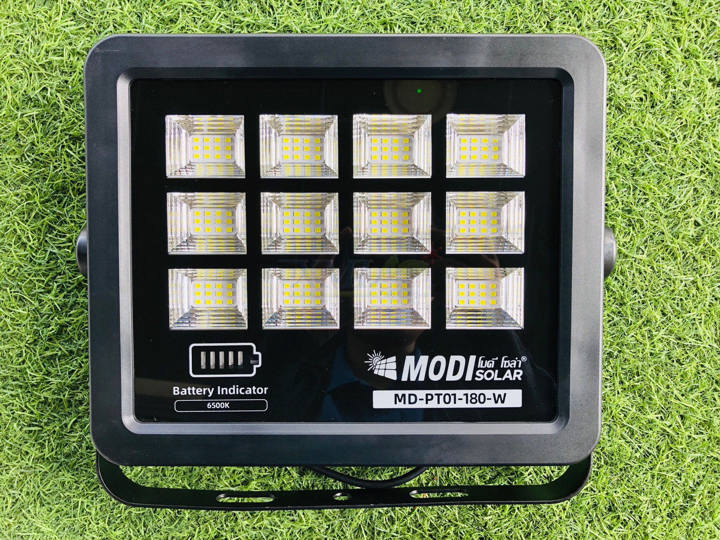 ไฟสปอตไลท์โซล่าเซลล์ 180 W รุ่น MD-PT01 (เเสง : ขาว)