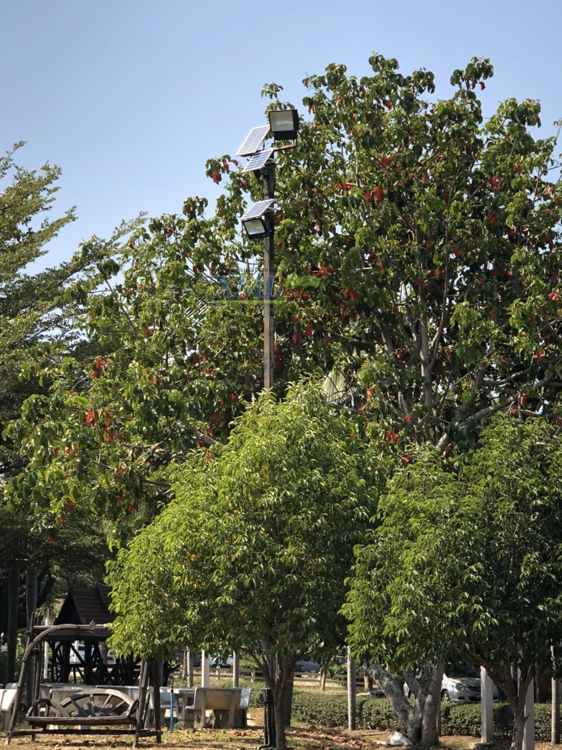 ไฟสปอตไลท์โซล่าเซลล์ 200 Watt กล่องสีน้ำตาล (เปิดได้ 3 แสง)