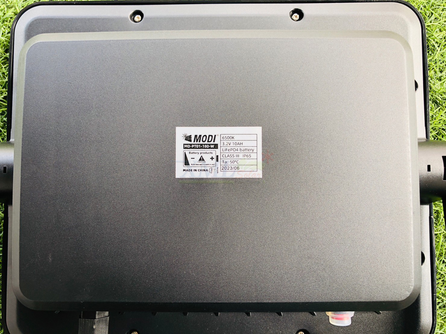 ไฟสปอตไลท์โซล่าเซลล์ 180 W รุ่น MD-PT01 (เเสง : ขาว)