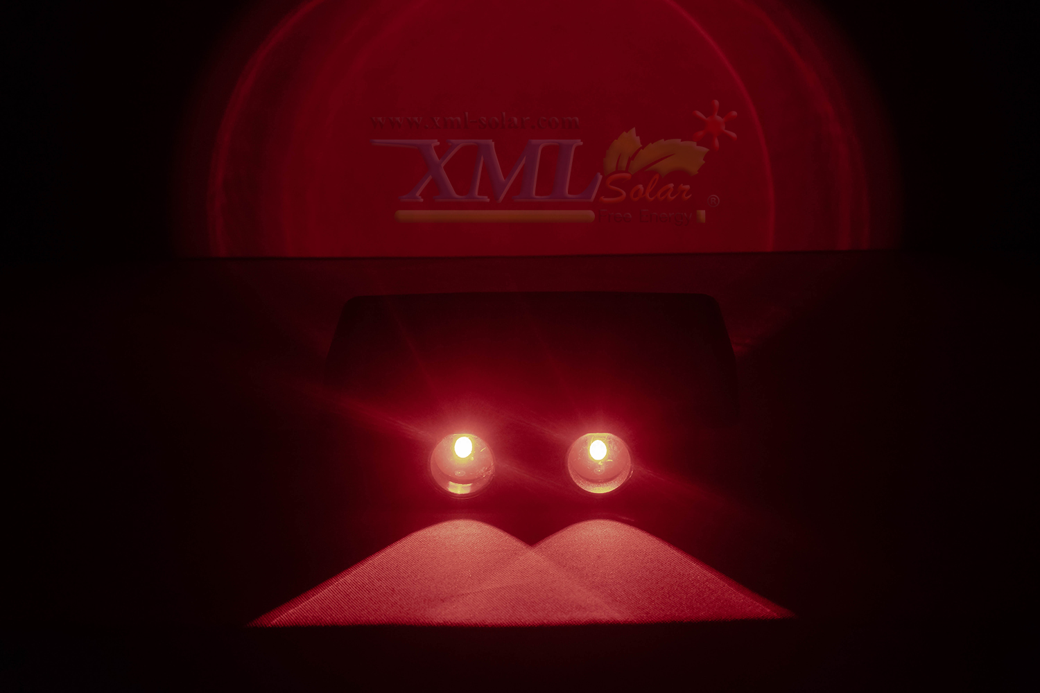 โคมไฟผนังโซล่าเซลล์ 4 LED รุ่นส่องบนล่าง (แสง : RGB)