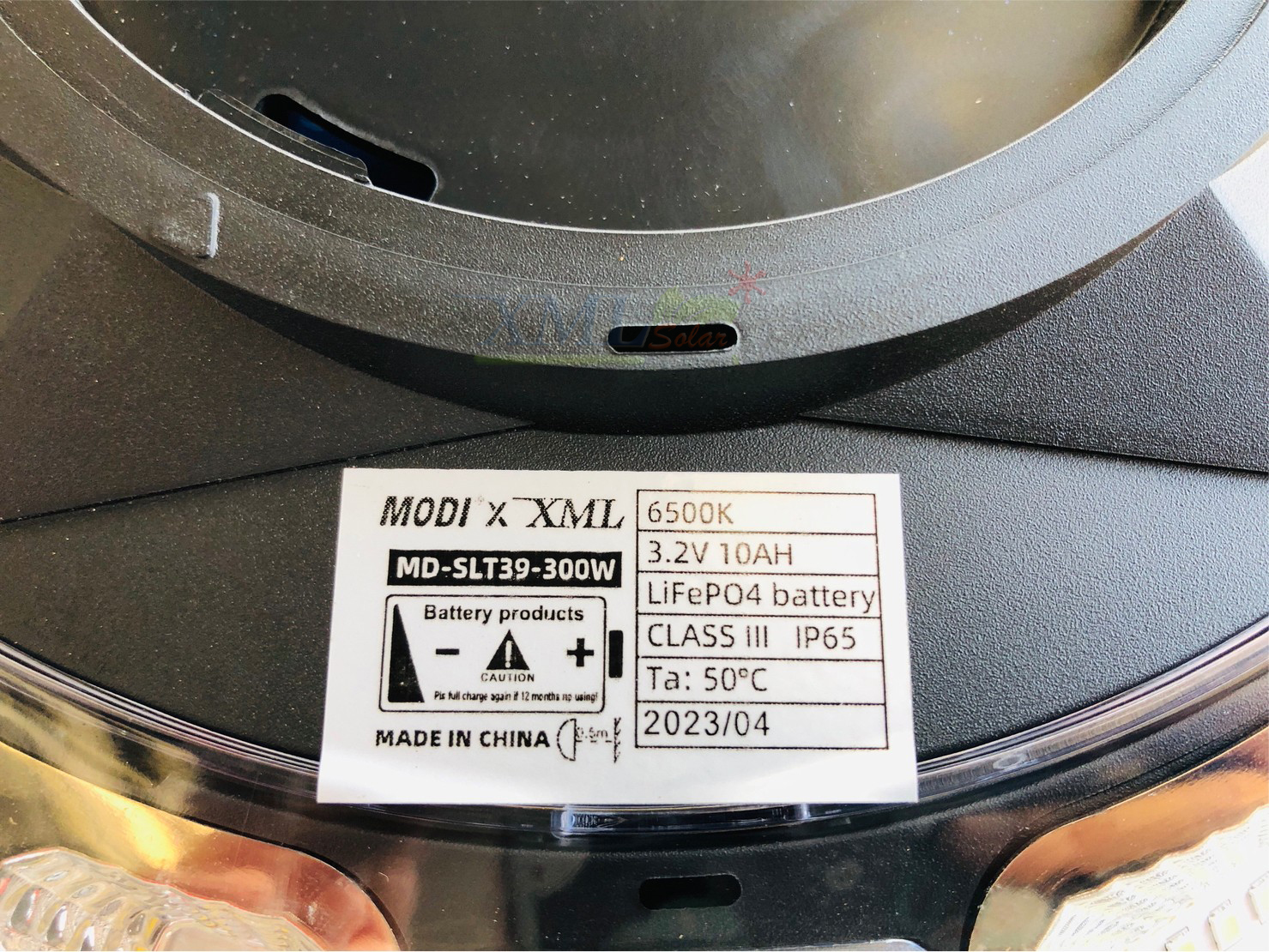 ชุดเสาพร้อมโคม SET A (โคมไฟโซล่าเซลล์ UFO SLT39-300W + เสาเหล็กดำสูง 2.82 เมตร)(แสงขาว)