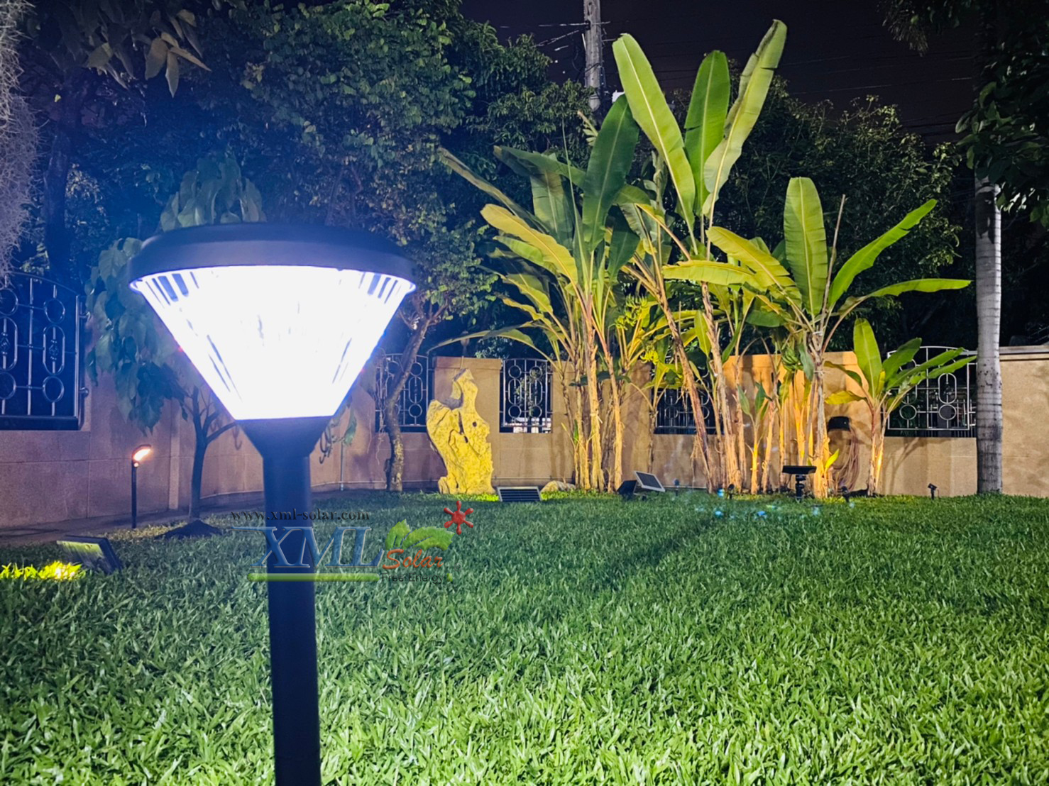 โคมไฟปักสนามโซล่าเซลล์ ทรงกรวย (แสง : ขาว)