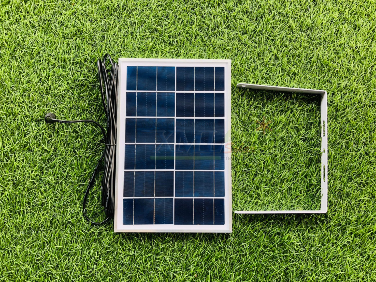 โคมไฟตุ้มโซล่าเซลล์ แบล็คไลท์ 150w. (แสงล่อแมลง)(แสงสีฟ้าน้ำทะเล)