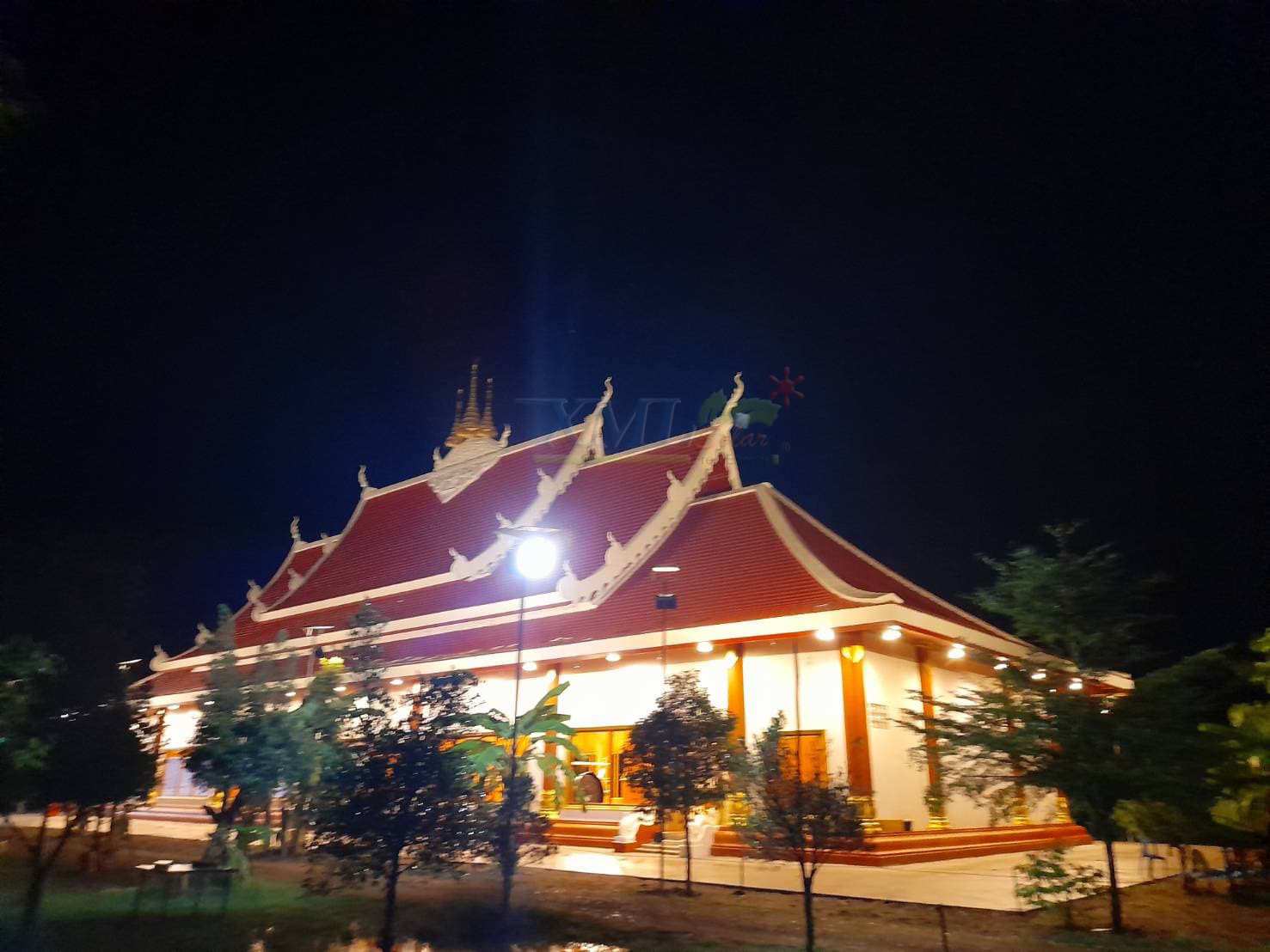 ไฟสปอตไลท์โซล่าเซลล์ 1000 Watt กล่องสีน้ำตาล (เปิดได้ 3 แสง)