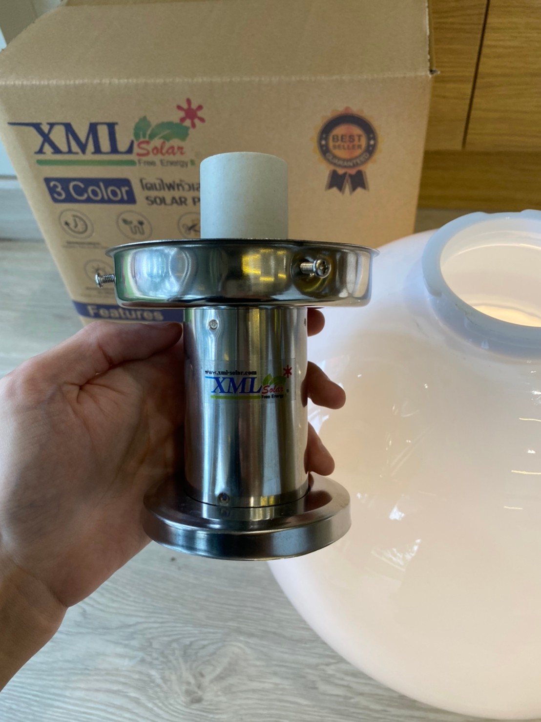 โคมไฟหัวเสาโซล่าเซลล์ ทรงกลมฐานสเเตนเลส (30 ซม.) + Remote (เปิดได้ 3 แสง)+AC