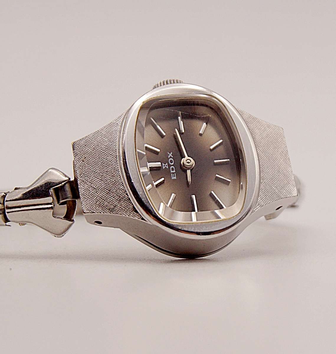 นาฬิกาเก่า EDOX ไขลาน (นาฬิกาผู้หญิง)