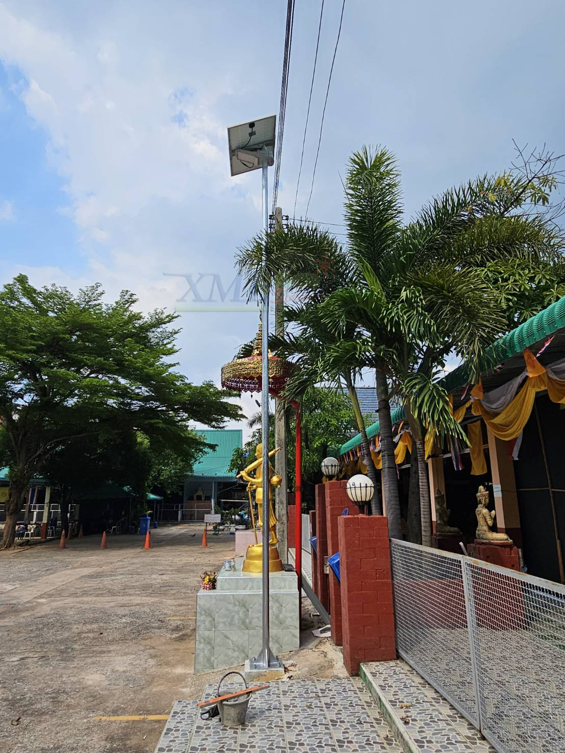 โคมไฟถนนโซล่าเซลล์อัจฉริยะ (รุ่น 9,000Lumens + แผง 100 W) (แสง : ขาว)