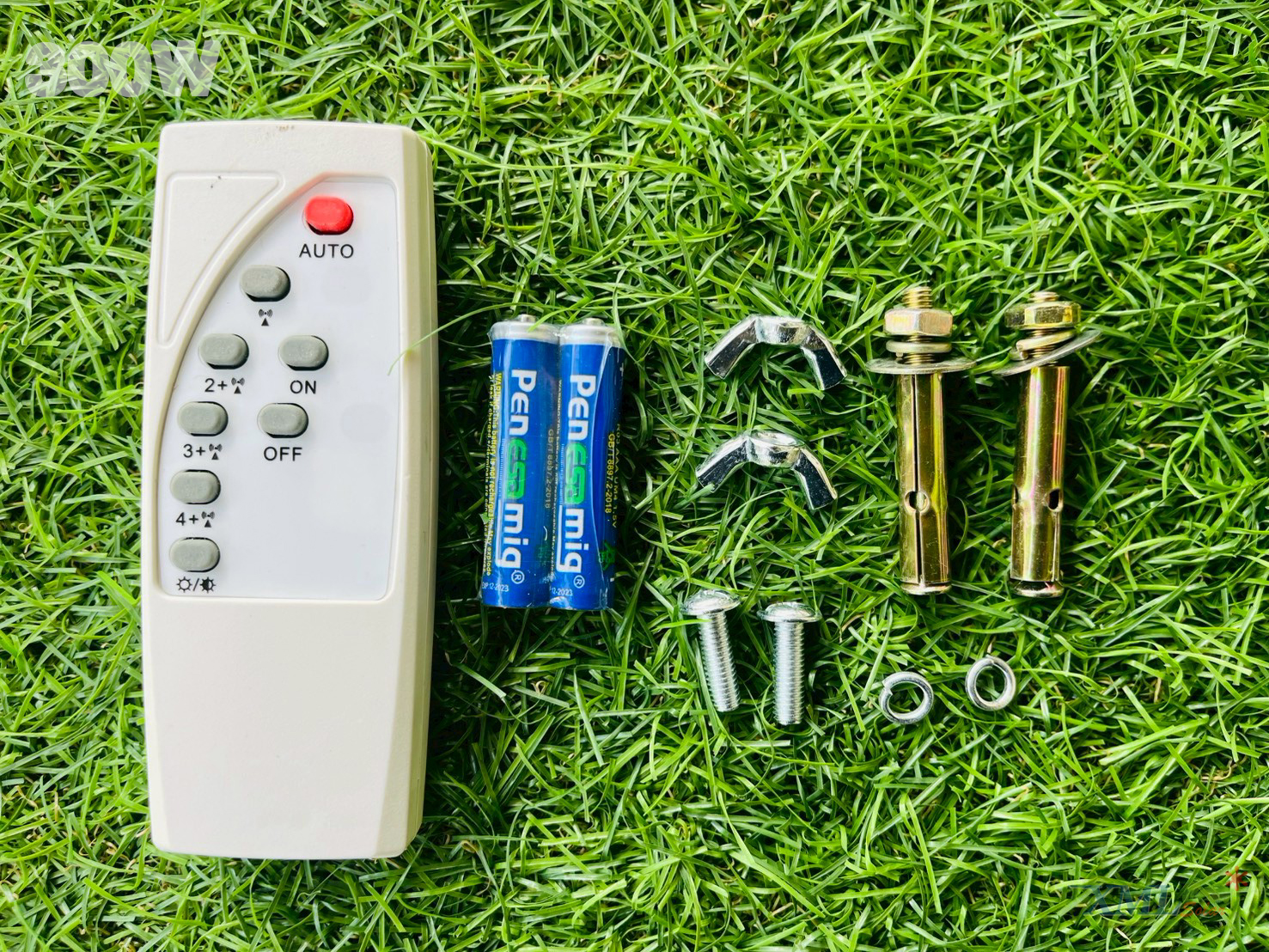 โคมไฟอเนกประสงค์โซล่าเซลล์ หลอดยาว 60 LED + Motion Sensor (แสงขาว)