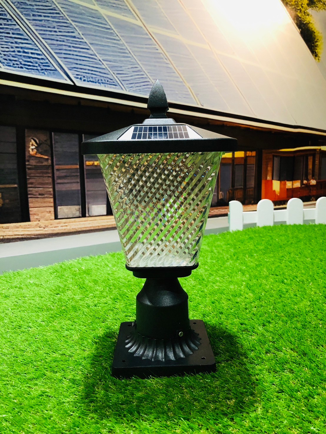 โคมไฟหัวเสาโซล่าเซลล์ รุ่น TZ-11836 (เปิดได้ 2 แสง)(1 แถม 1)