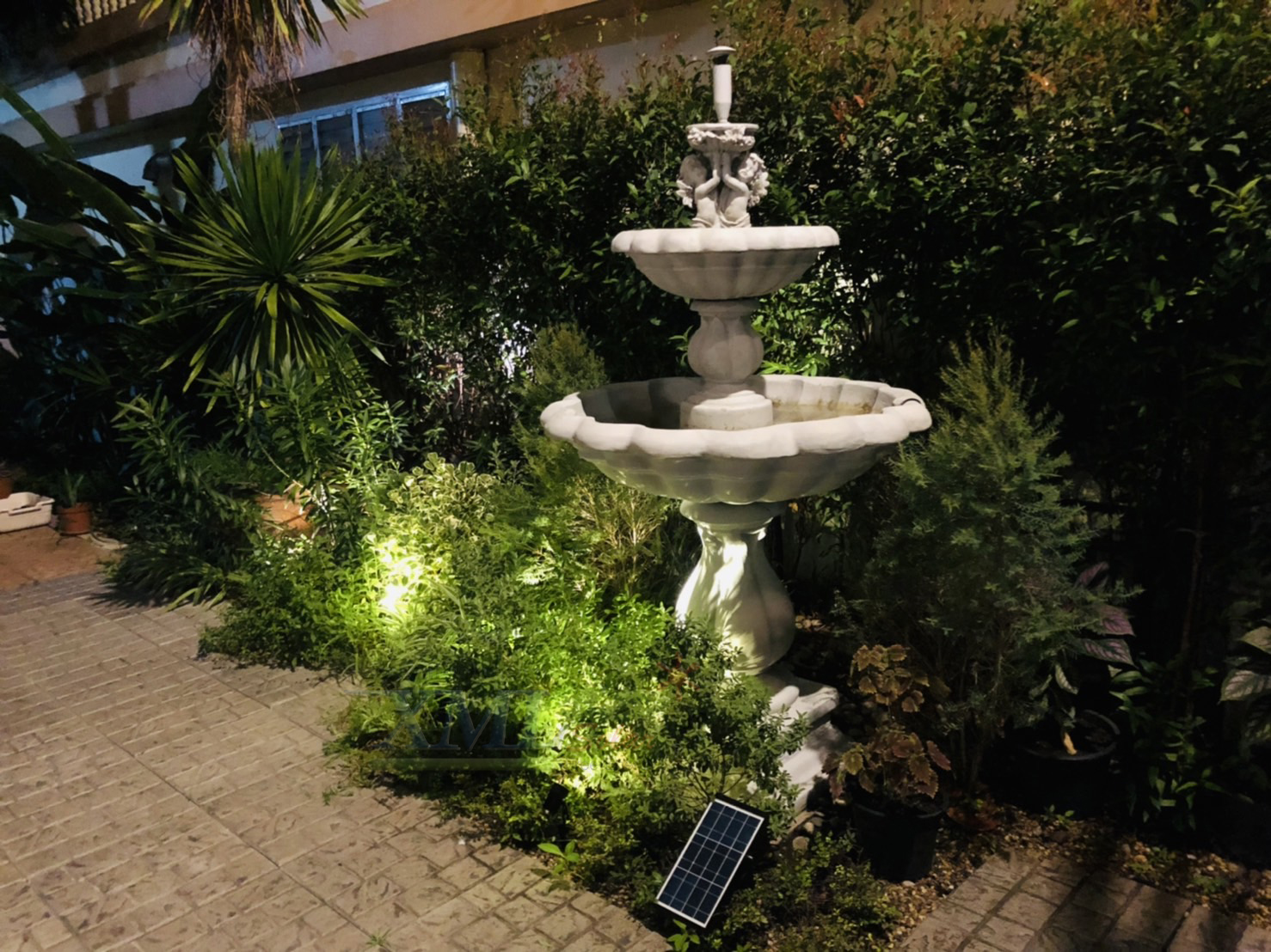 สปอร์ตไลท์ปักสนามโซล่าเซลล์ (รุ่น 4 หัว) (เเสง : เหลืองวอมไวท์)