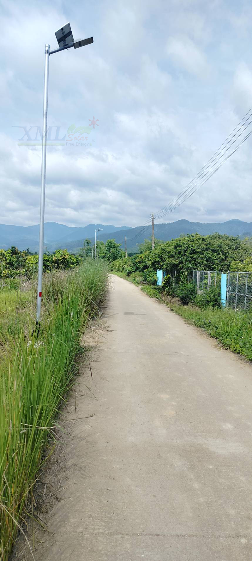 โคมไฟถนนโซล่าเซลล์ 400W รุ่น MD-SLT30-400W (แสง : ขาว)