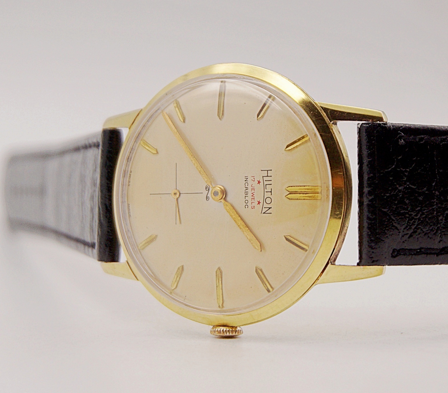 นาฬิกาเก่า HILTON ไขลานสองเข็มครึ่ง