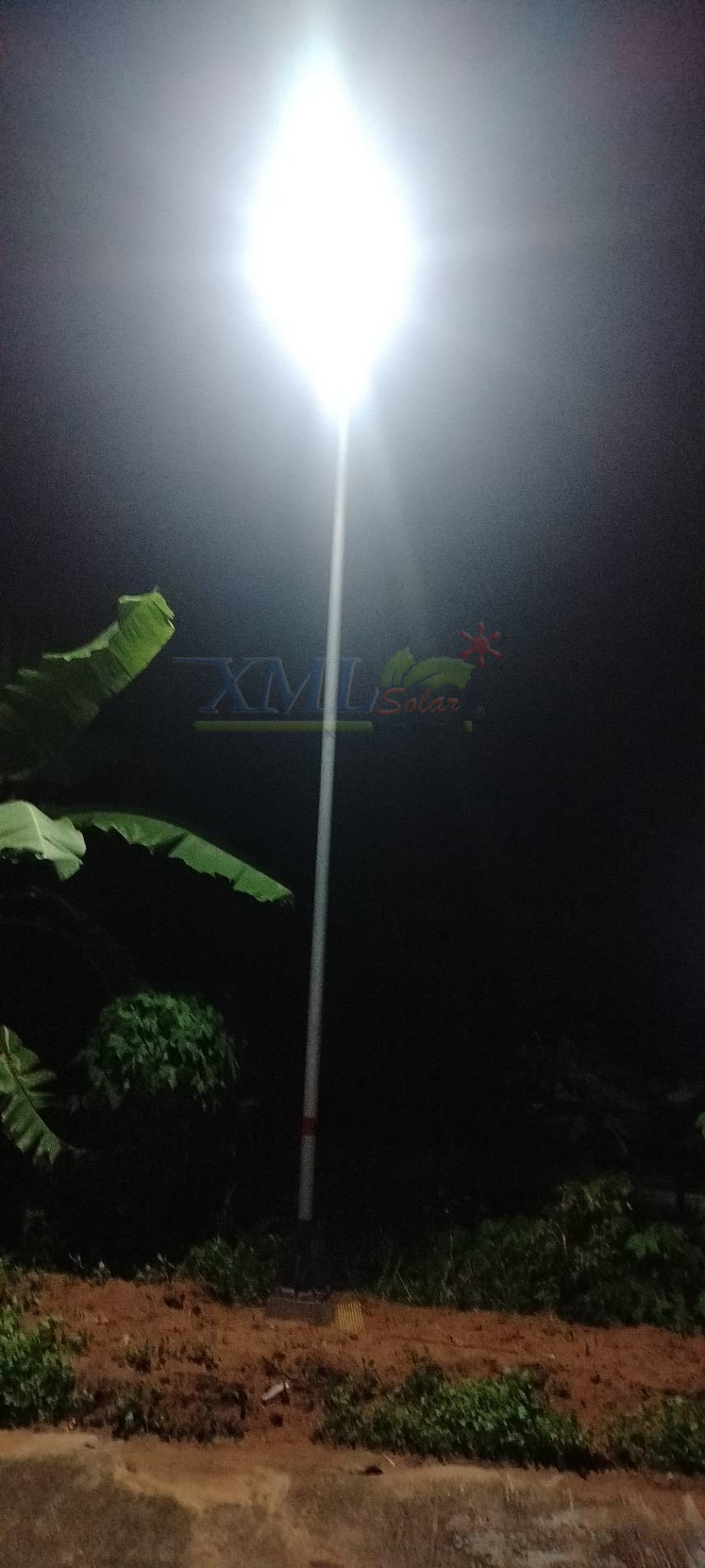 โคมไฟถนนโซล่าเซลล์ 400W รุ่น MD-SLT30-400W (แสง : ขาว)