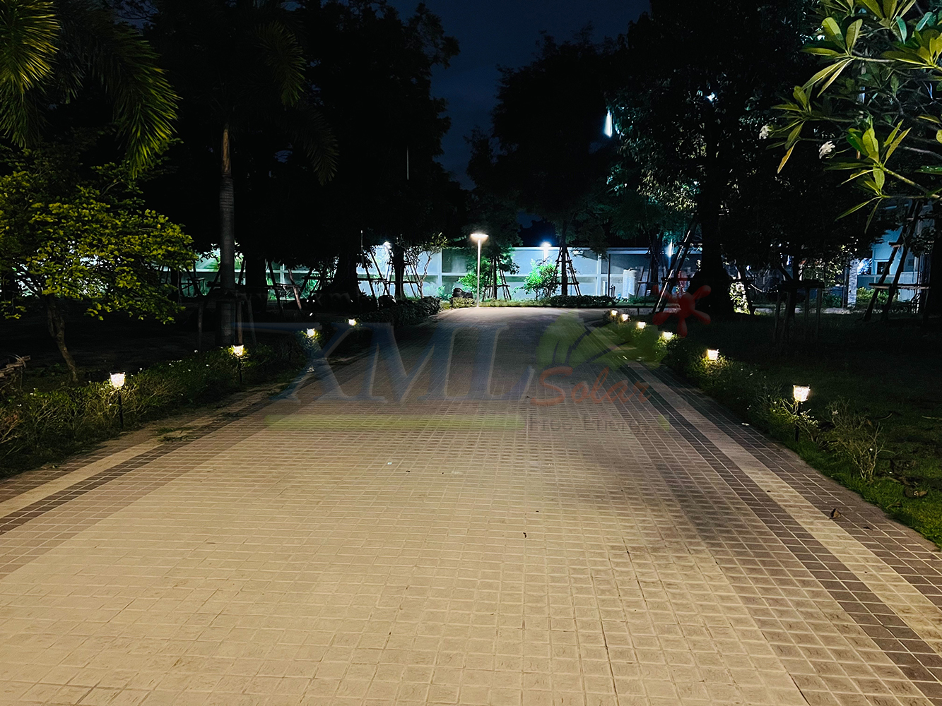 ไฟปักสนามโซล่าเซลล์ รุ่น เม็ดChip 50 LED (เปิดได้ 3 ฟังก์ชั่น) (แสง : เเหลืองวอมไวท์)