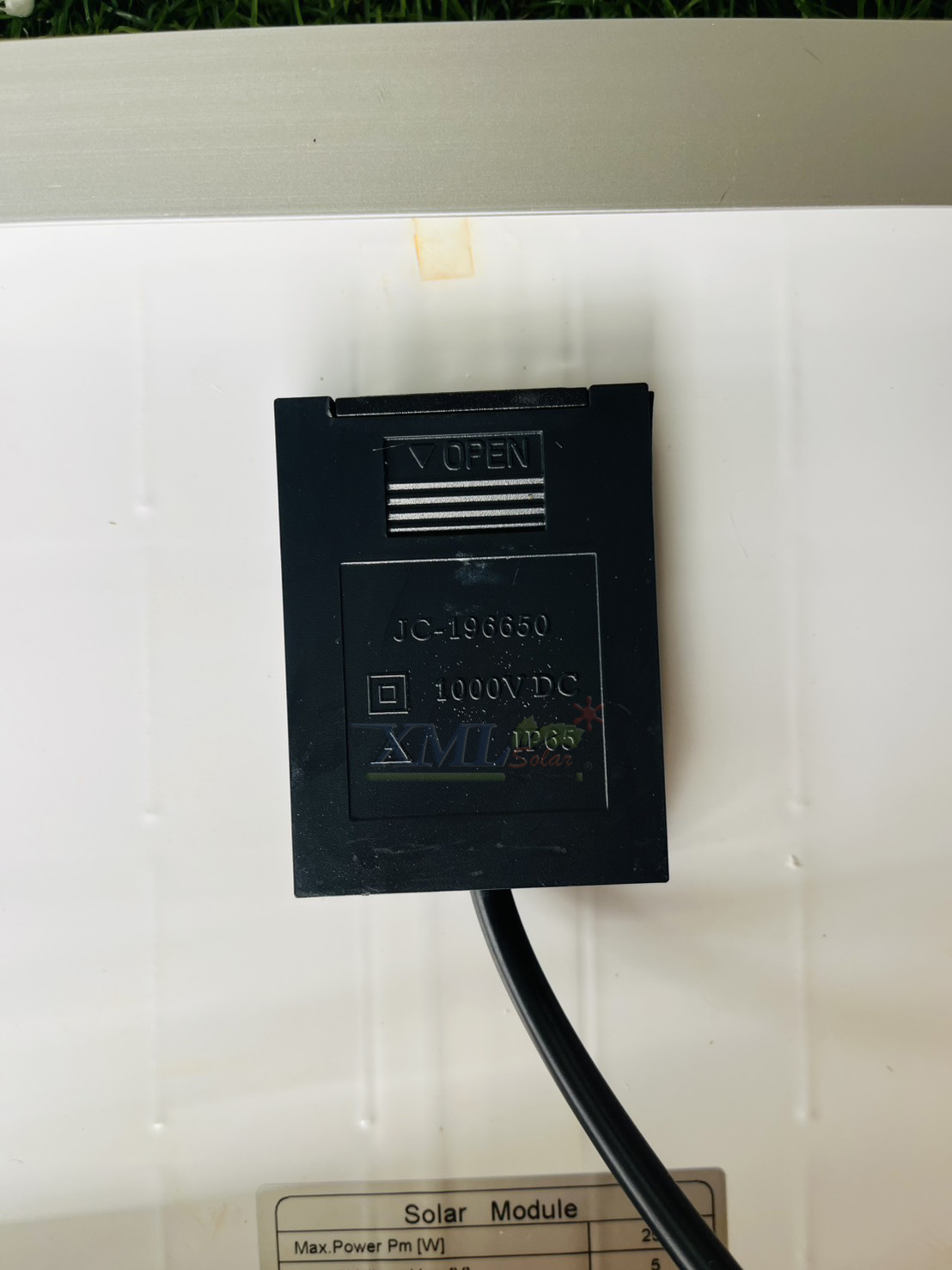 โคมไฟโซล่าเซลล์ รุ่น TT-313 (ตัวโคม + เสาไฟ 2.5 เมตร)