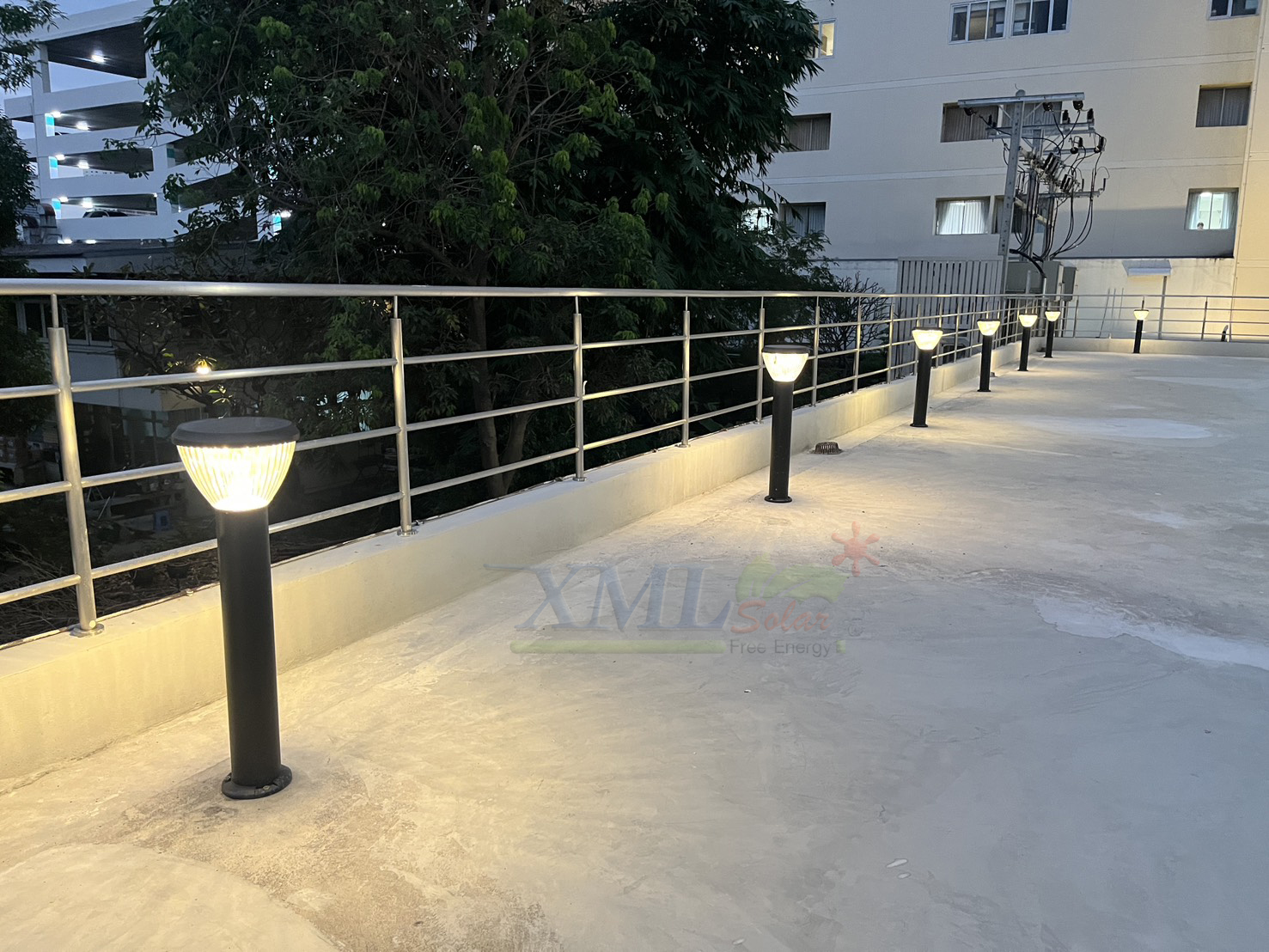 ไฟตั้งพื้นโซล่าเซลล์ ทรงถ้วย Cupcake 30 SMD LED (เเสง : เหลืองวอมไวท์)