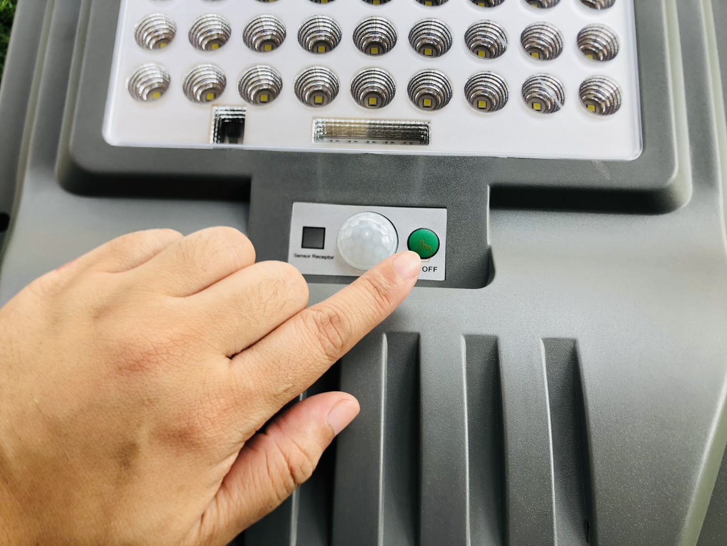 โคมไฟถนนโซล่าเซลล์ Modi x XML รุ่น MD-SLT17-400W (แสง : ขาว)(Motion sensor + สว่างค้าง)