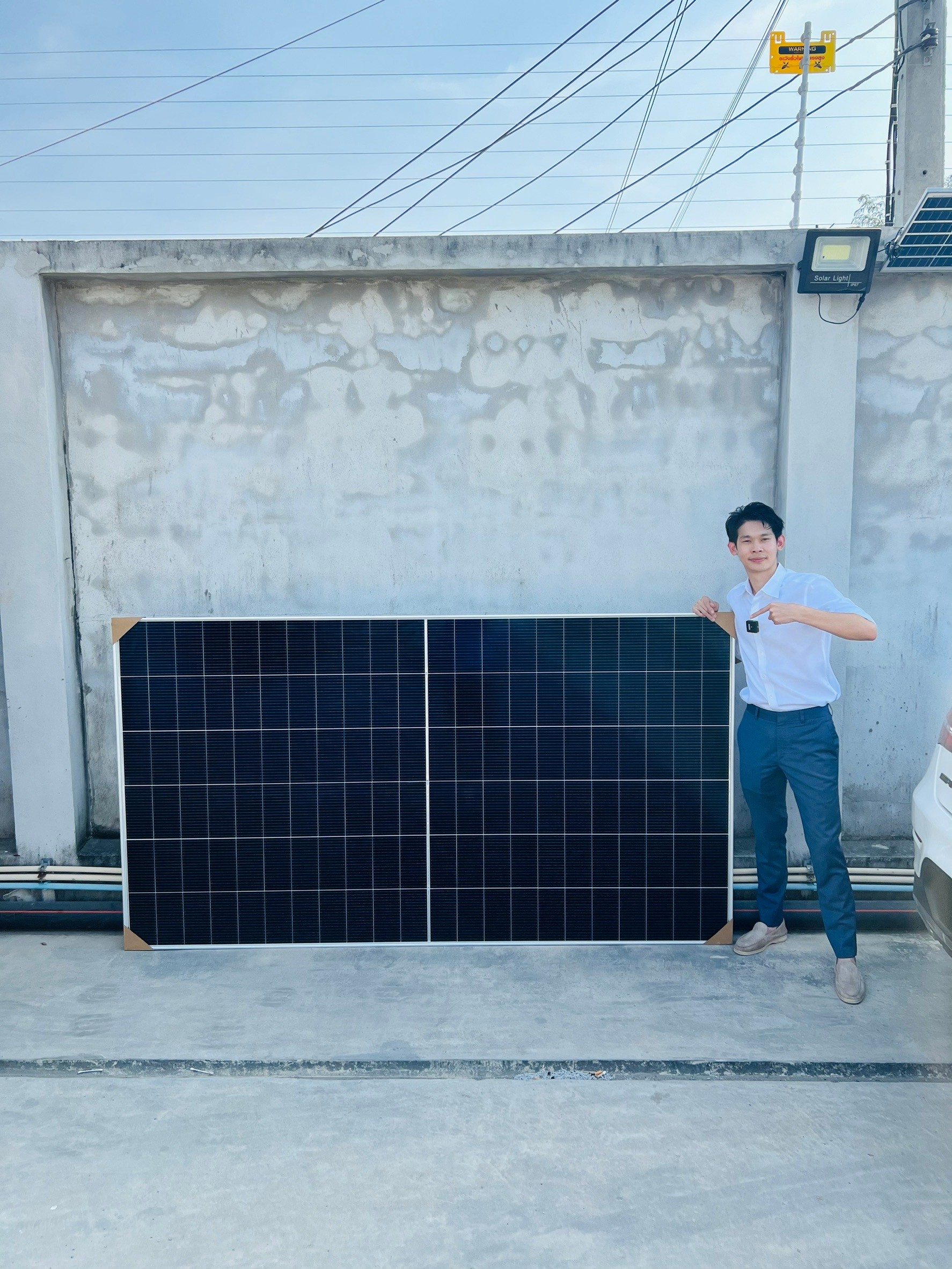 ปั๊มแช่อลูมิเนียม รุ่นสีน้ำเงิน 600W (ท่อ 2 นิ้ว) + เเผงโซล่าเซลล์ 450W (2 แผง)