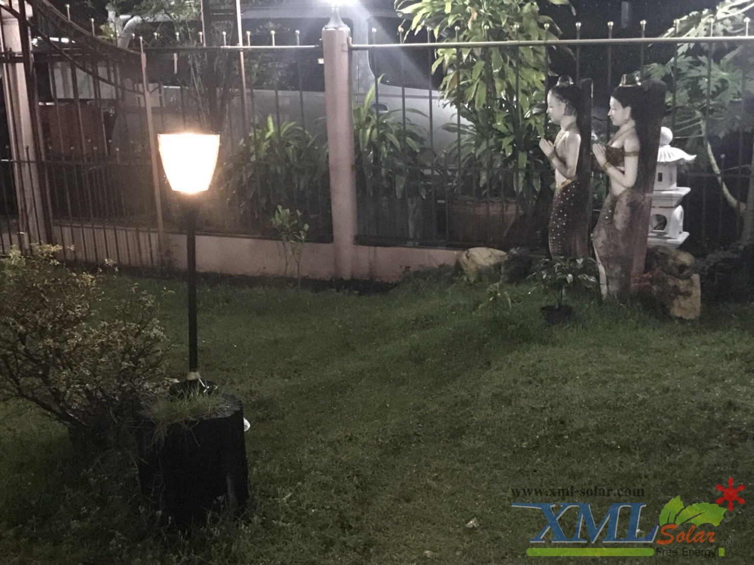 ไฟตั้งพื้นสนามโซล่าเซลล์ ทรงถ้วย (เเสง : เหลืองวอมไวท์)(1 แถม 1)