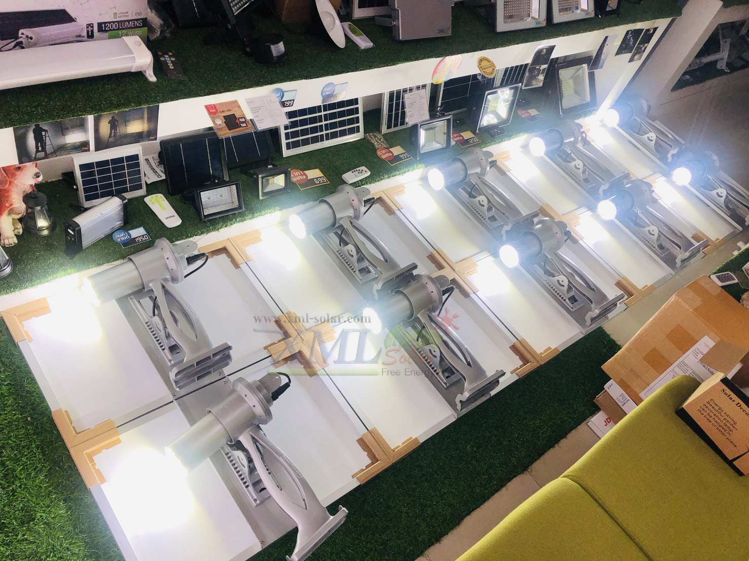 โคมไฟโซล่าเซลล์อัจฉริยะ ทรงโคมกลม รุ่น 40 Watt Monocrystalline 1 แถม 1