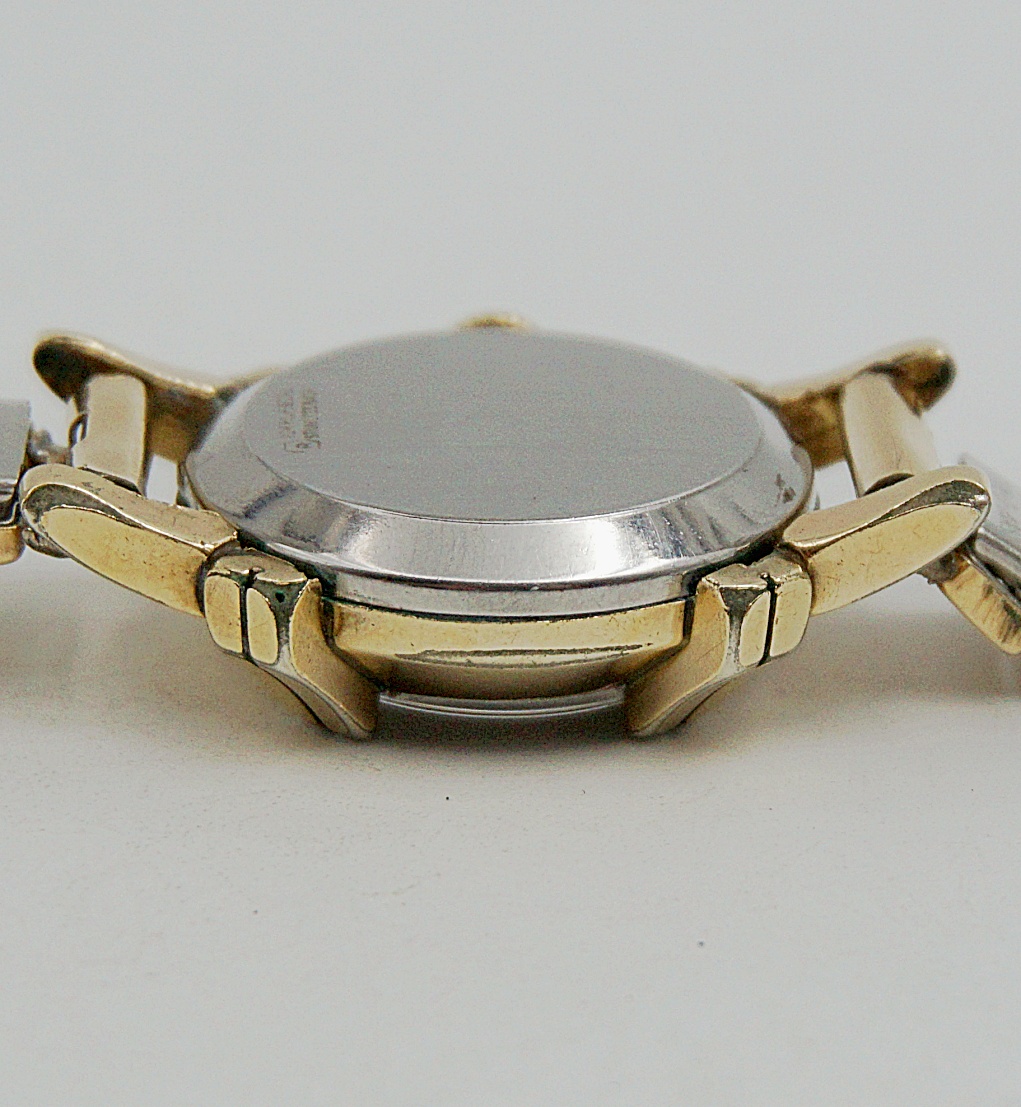 นาฬิกาเก่า NEVETS ไขลานสองเข็มครึ่ง (นาฬิกาผู้หญิง)