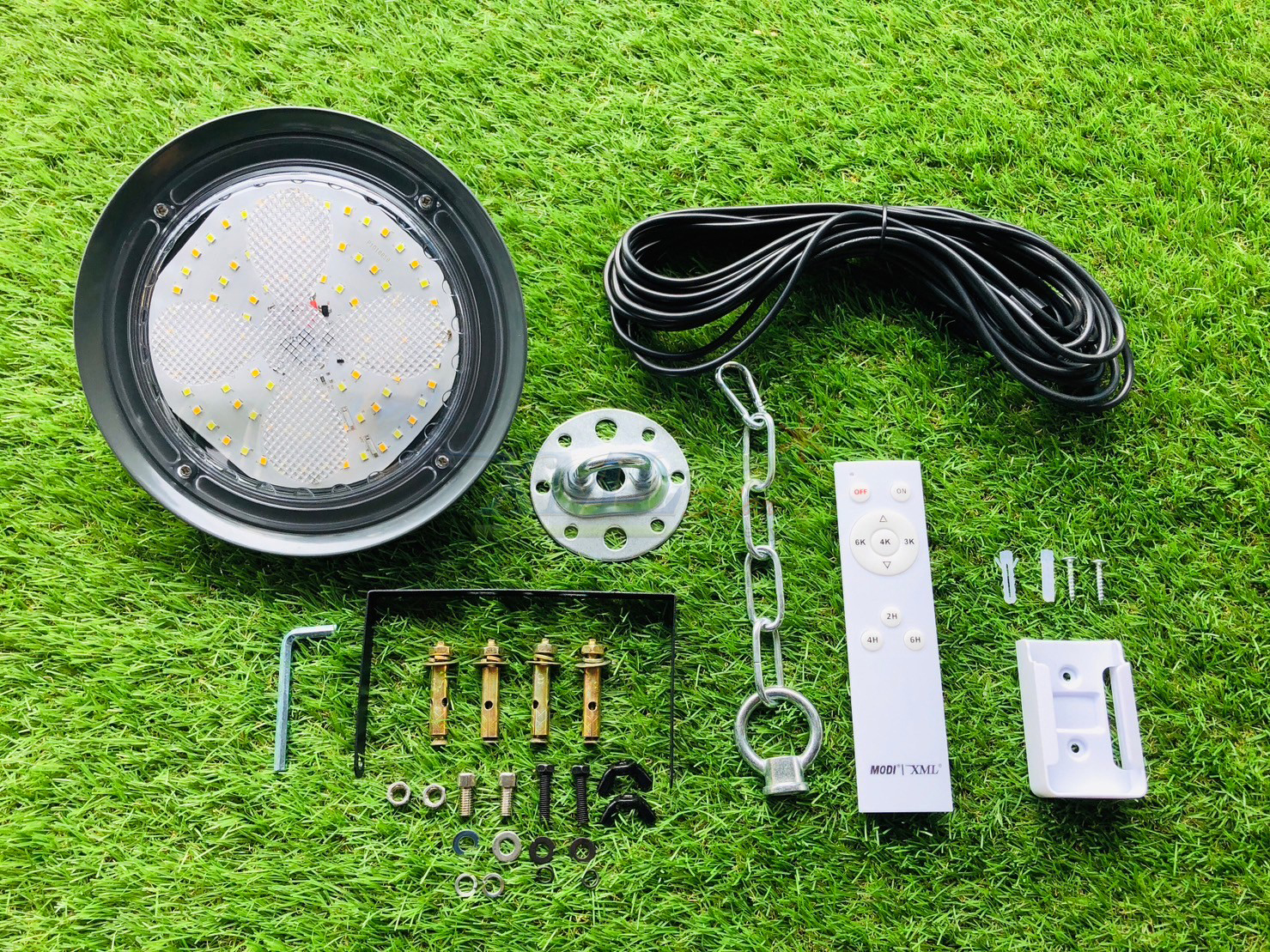 โคมไฟโซล่าเซลล์ ทรง Highbay รุ่น100W/200W/300W/400W. แบรนด์ Modi * XML-Solar (เปิดได้ 3 แสง)