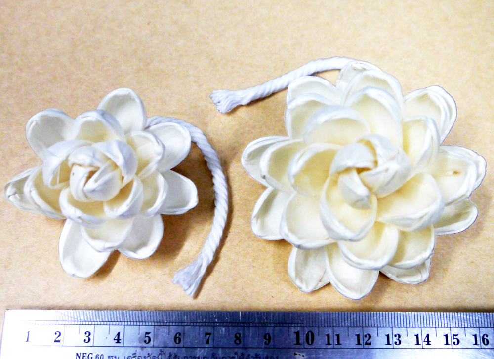 ดอกโลตัส 6cm Dia. ติดเชือก