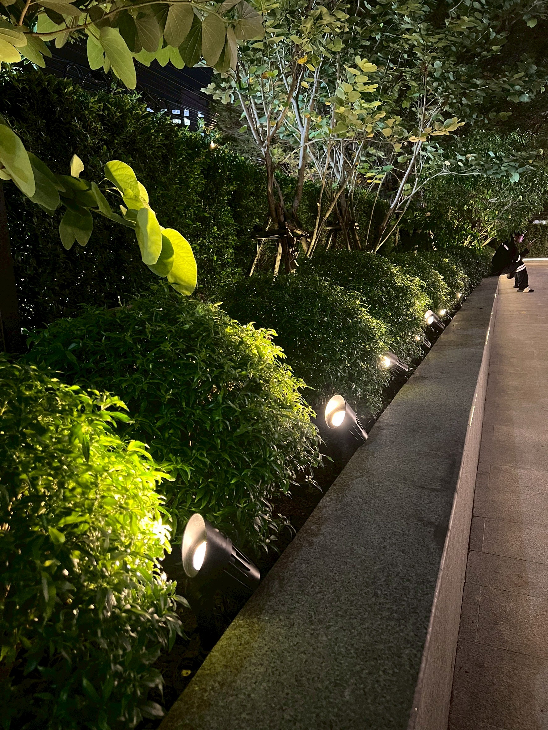 โคมไฟปักสนามโซล่าเซลล์ แพ็ค 4 ดวง รุ่น MD-SSL88 (แสง : เหลืองวอมไวท์)