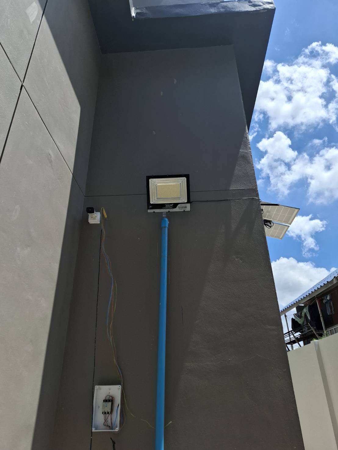 ไฟสปอตไลท์โซล่าเซลล์ 500 Watt กล่องสีน้ำตาล (เปิดได้ 3 แสง)