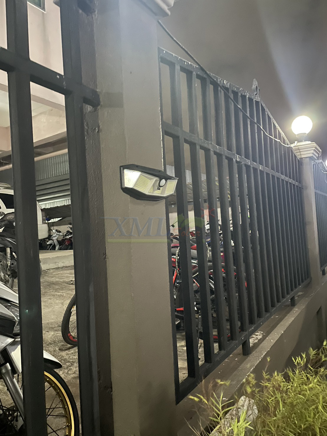 โคมไฟโซล่าเซลล์ติดผนัง รุ่น 308 LED + Motion (เเสง : ขาว)