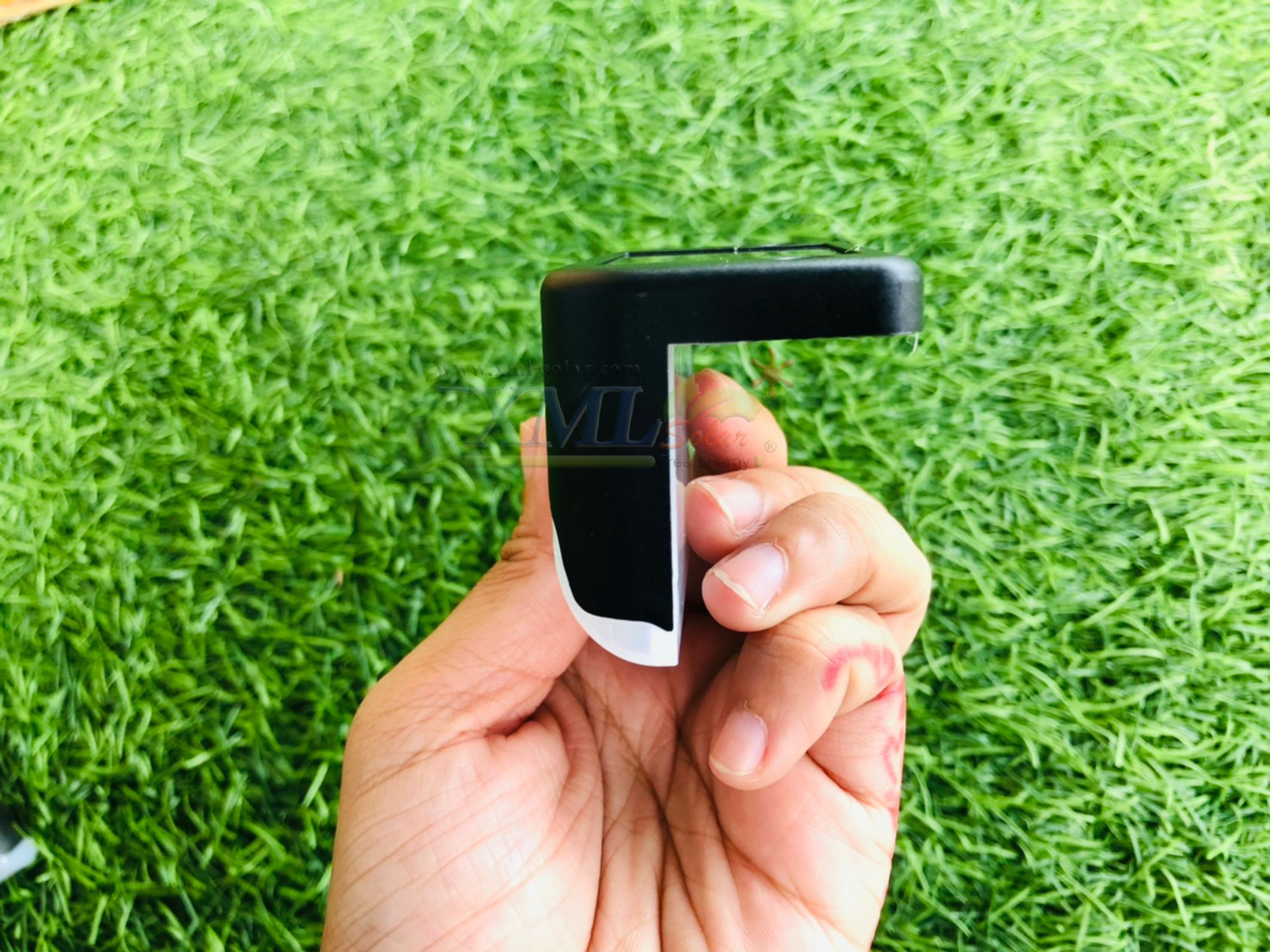 ไฟโซล่าเซลล์ติดบันได 1 LED (สีดำ) (แสง : เหลืองวอมไวท์) (ซื้อ 1 เเถม 7)