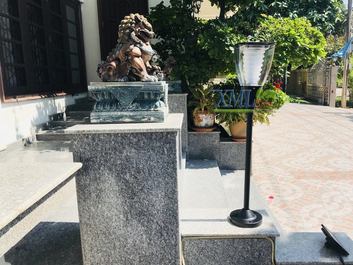 ไฟตั้งพื้นสนามโซล่าเซลล์ ทรงถ้วย (เเสง : ขาว)(1 แถม 1)