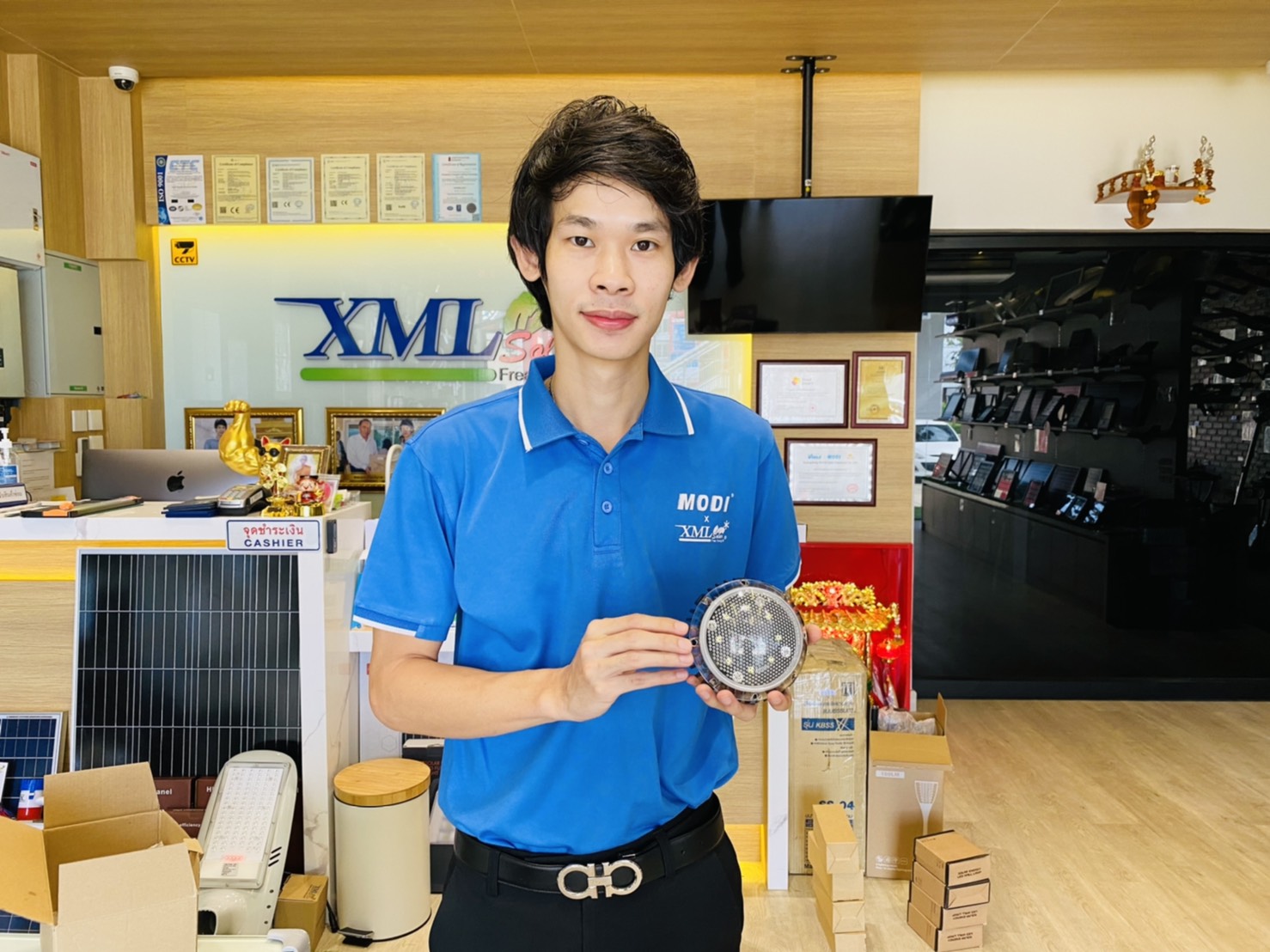 โคมไฟฝังพื้นโซล่าเซลล์ 8 LED ทรงกลมนูน (เเสง : ขาว)