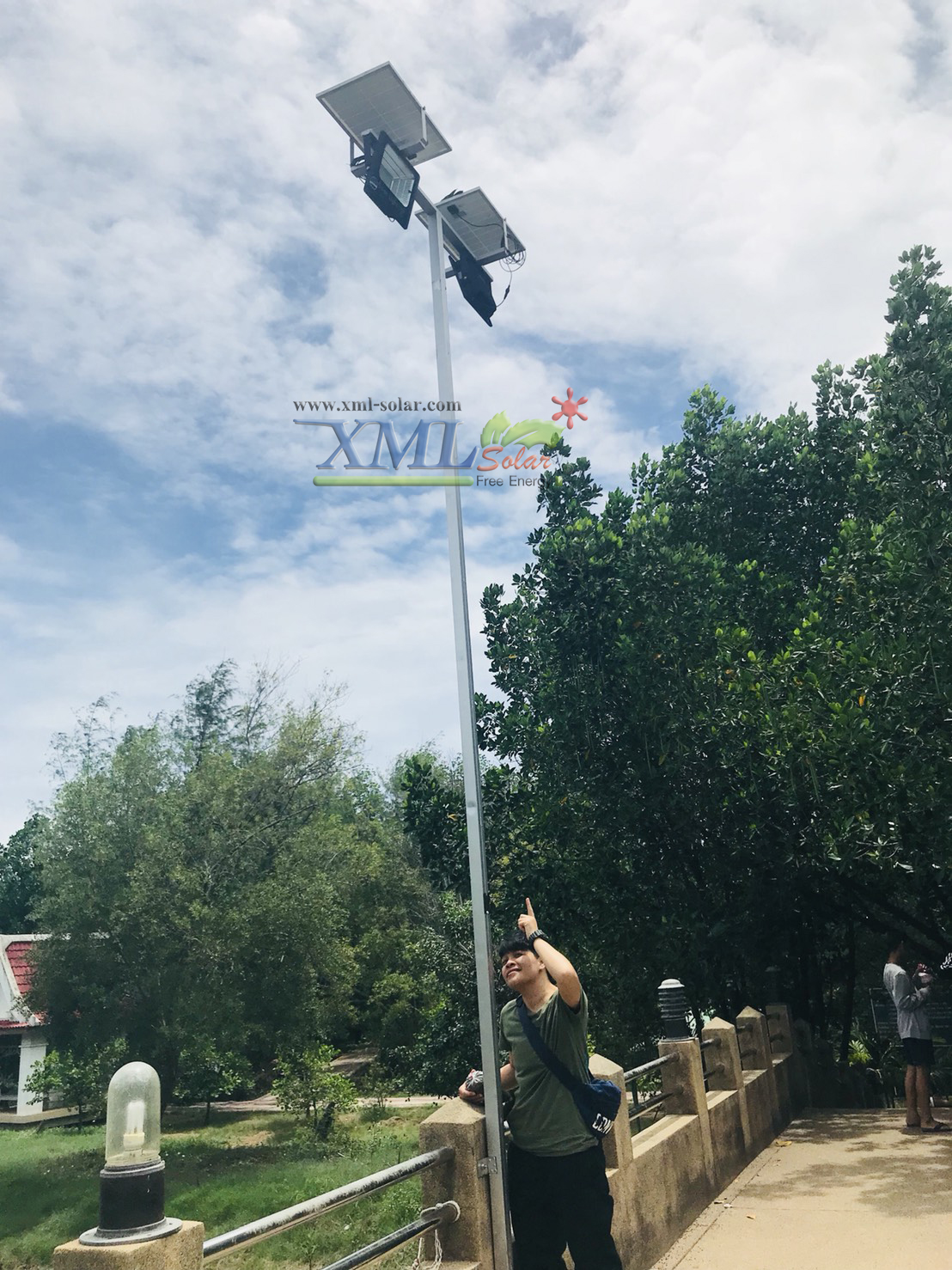 สปอร์ตไลท์โซล่าเซลล์ 100 W. รุ่นใหม่ JD8800L (แสง : ขาว)