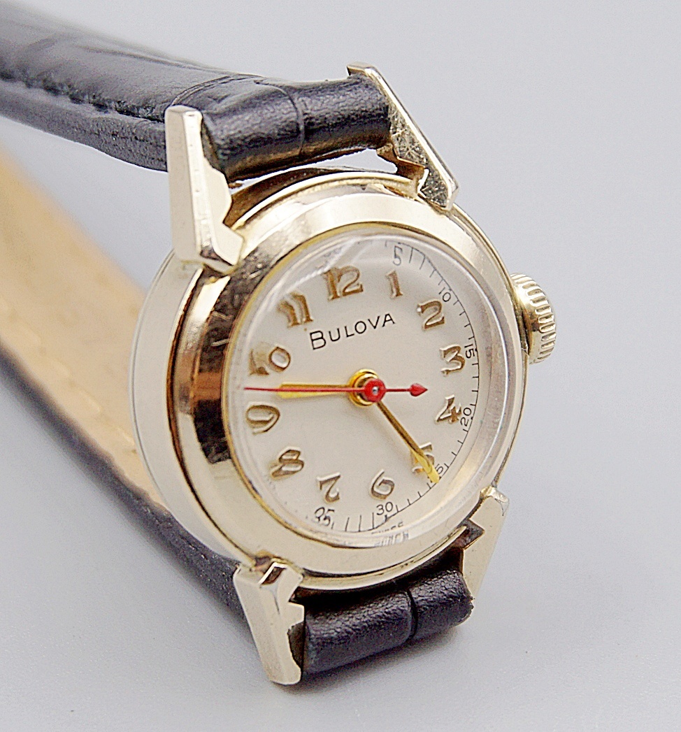 นาฬิกาเก่า BULOVA ไขลาน (นาฬิกาสุภาพสตรี)