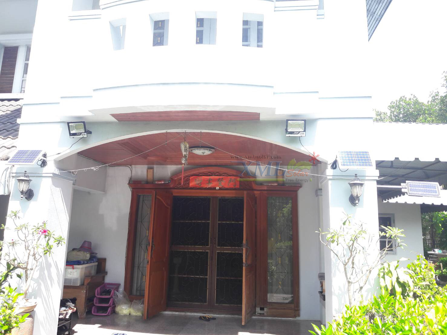 ไฟสปอตไลท์โซล่าเซลล์ 50 Watt กล่องสีน้ำตาล (เปิดได้ 3 แสง)